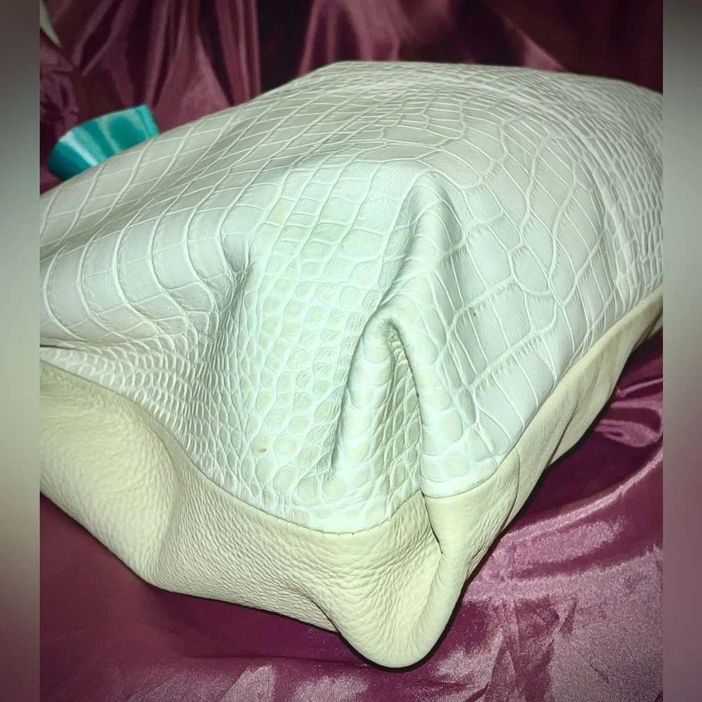 Vince Camuto Deeha Hobo Bag with VC Dust Bag - Picture 15 of 16